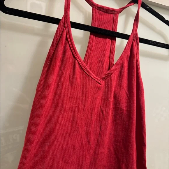 Simple Red Tank Top - Picture 4 of 4